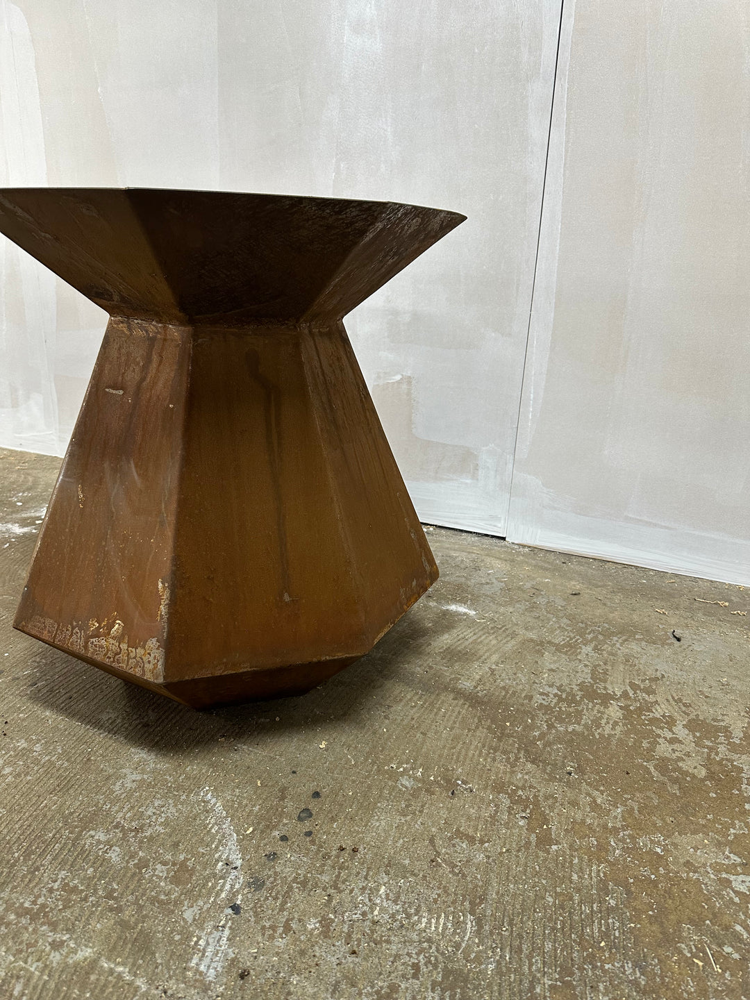 EdgePod Wide – Geometric Metal Vase Pot (Short & Bold)-Old n Dazed