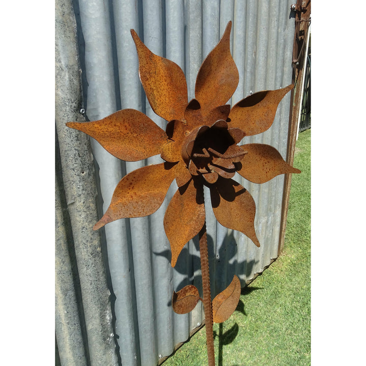 Daffodil Flower Metal Garden Art-Old n Dazed