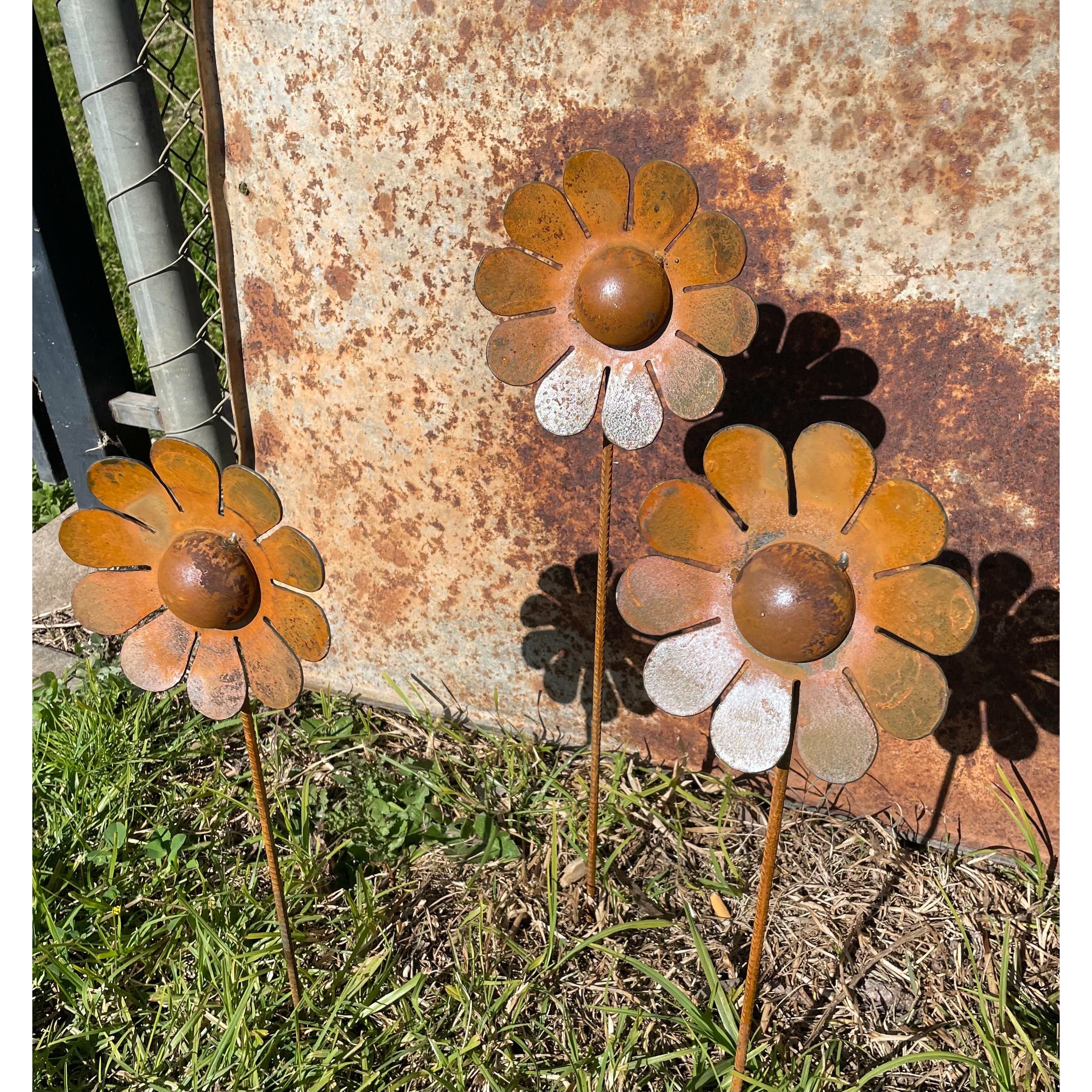 Metal Daisy Flower Garden Art Small Garden Spike Old n Dazed