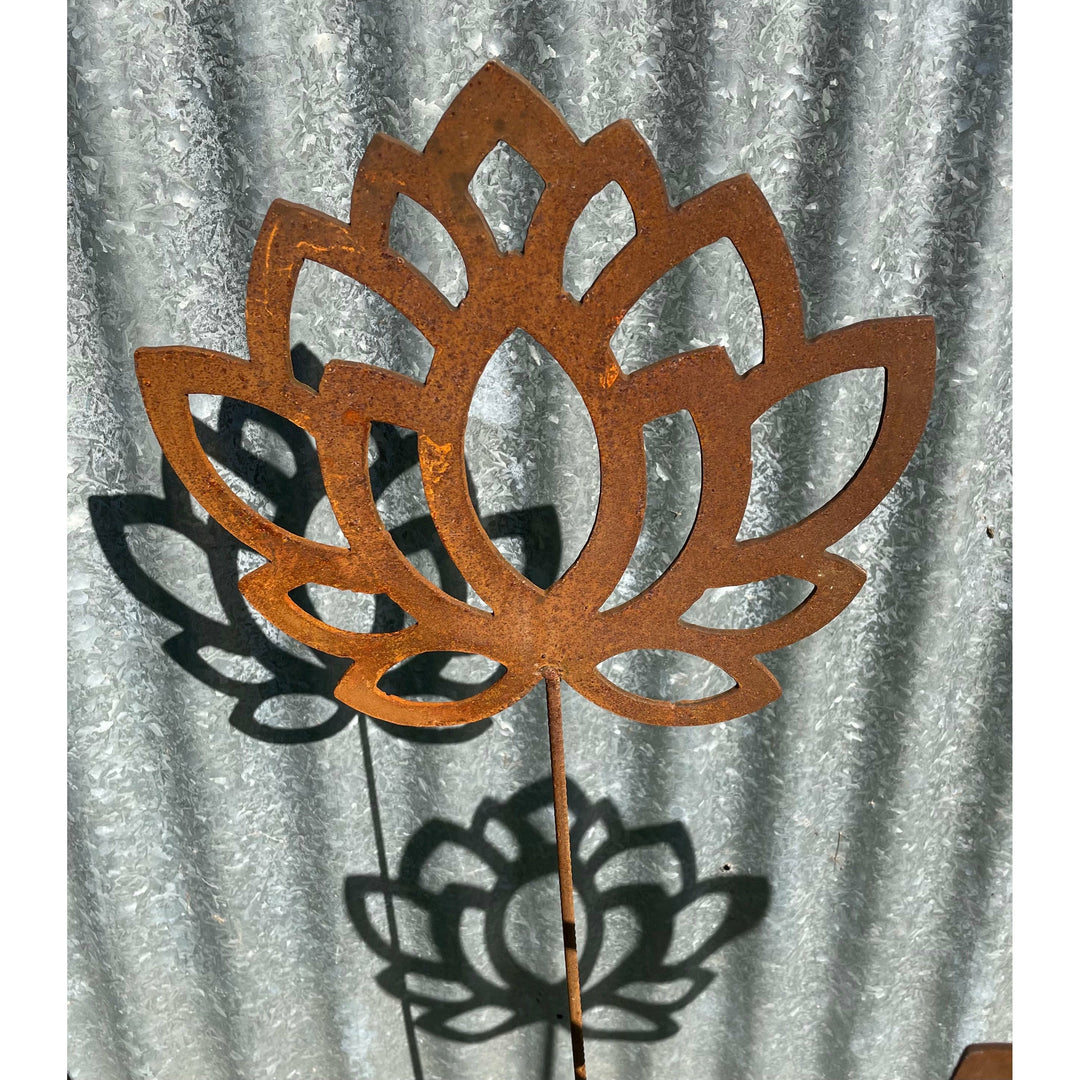 Lotus flower metal garden spike large-Old n Dazed