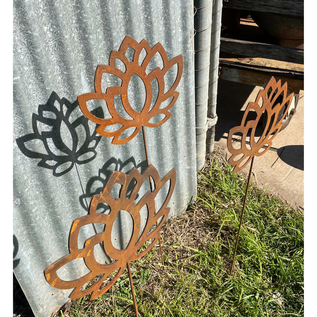 Lotus flower metal garden spike large-Old n Dazed