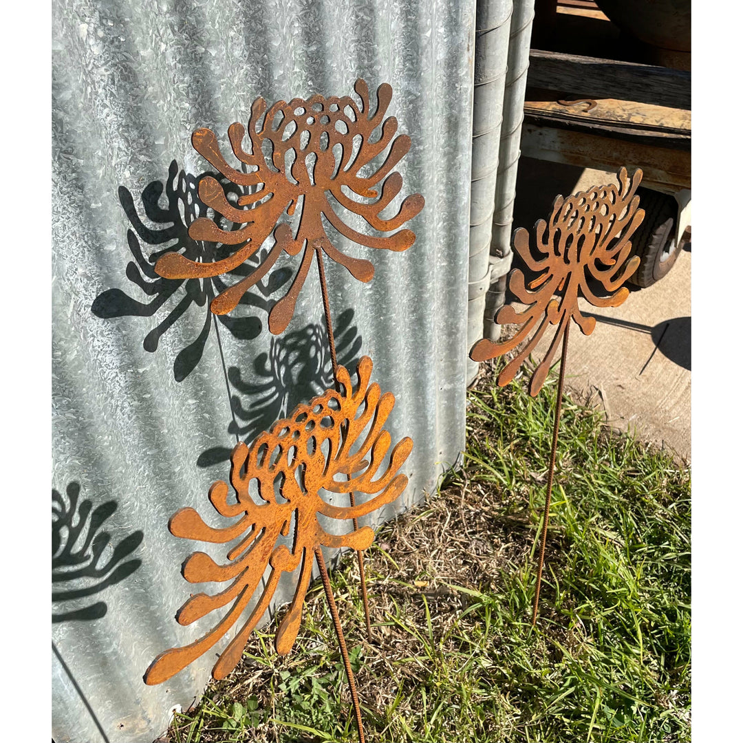 Waratah flower metal garden spike large-Old n Dazed
