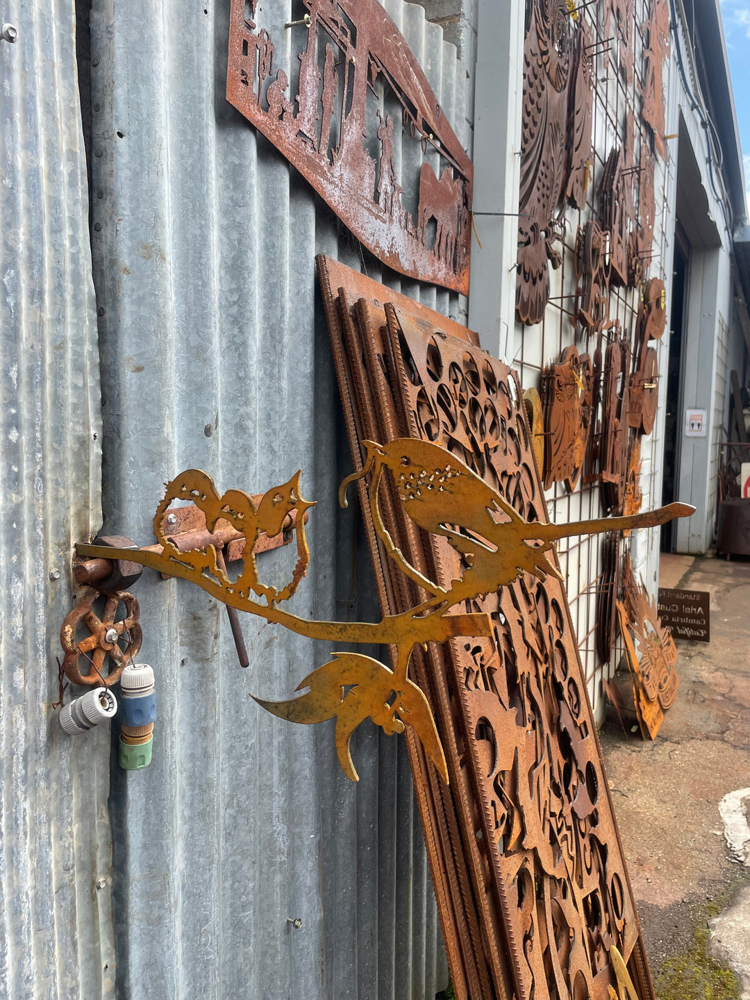 Wren Bird and babies Tree Spike - Metal Garden Art-Old n Dazed