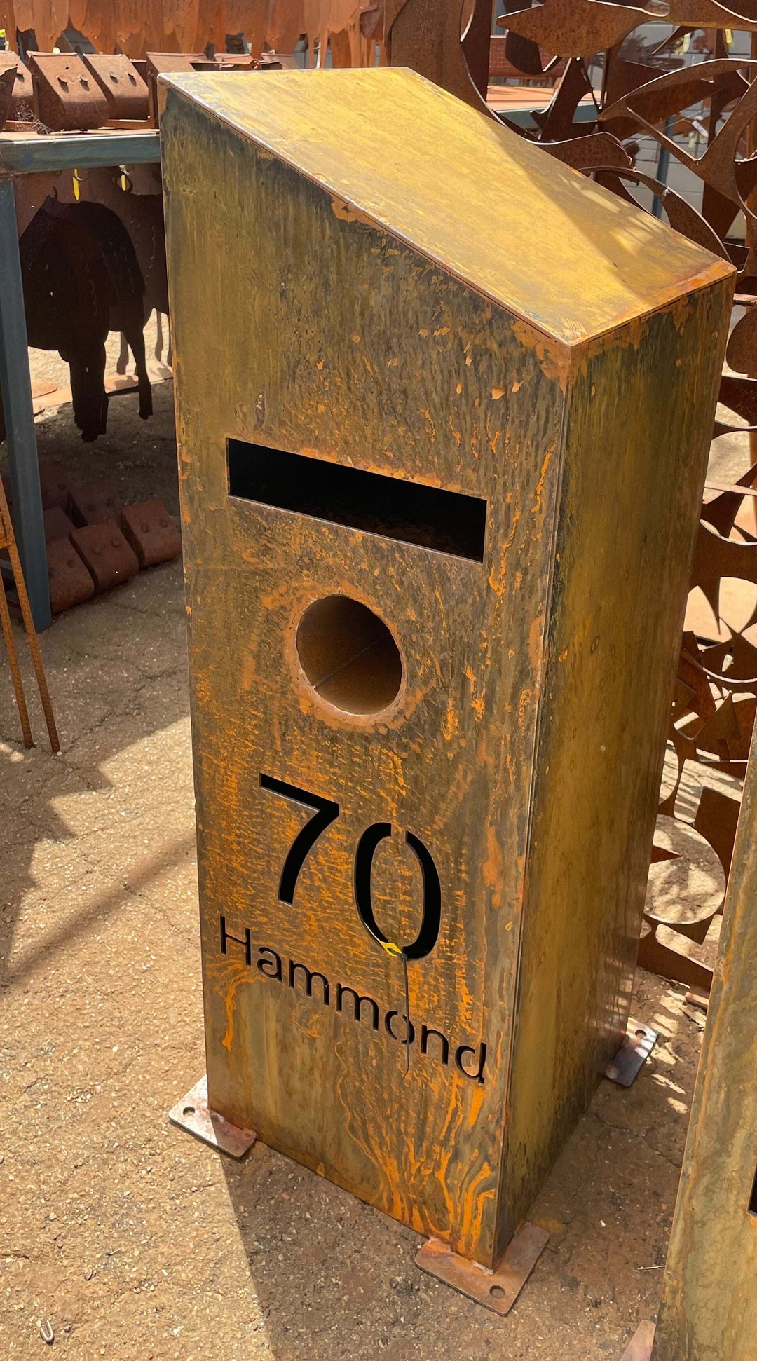 Mail Box - Letterbox - Farm Mailbox-Old n Dazed