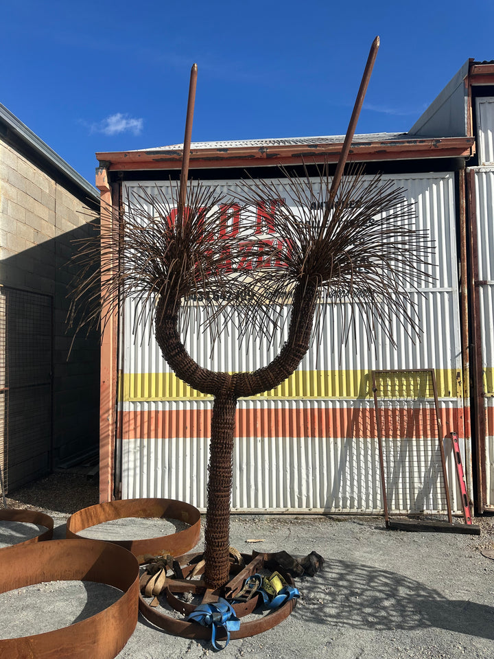 Outback Crown – Extra Large Metal Grass Tree Sculpture
