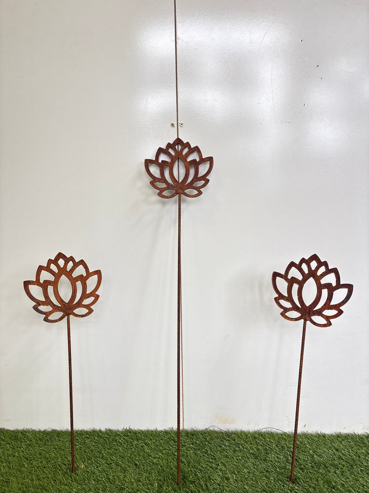 Lotus flower metal garden spike small