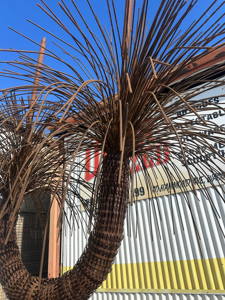 Outback Crown – Extra Large Metal Grass Tree Sculpture