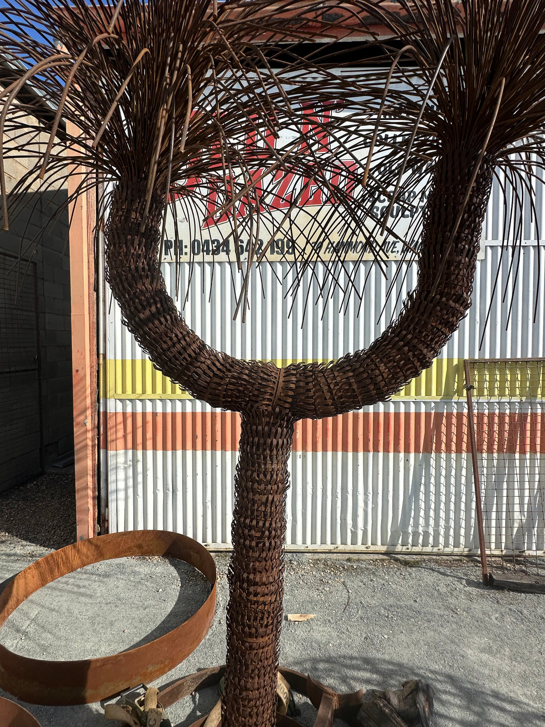 Outback Crown – Extra Large Metal Grass Tree Sculpture