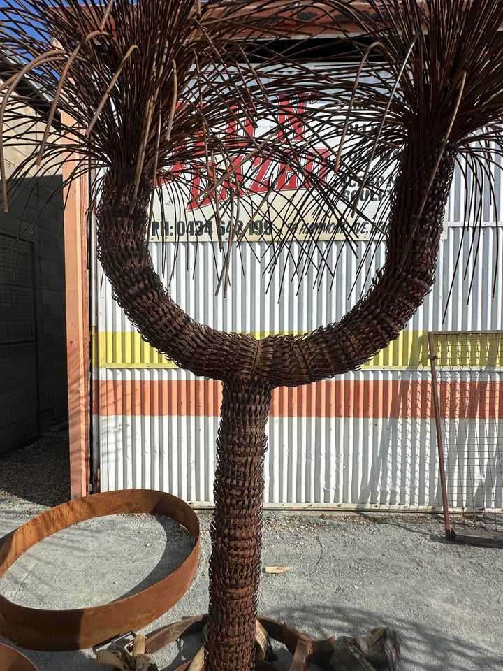 Outback Crown – Extra Large Metal Grass Tree Sculpture