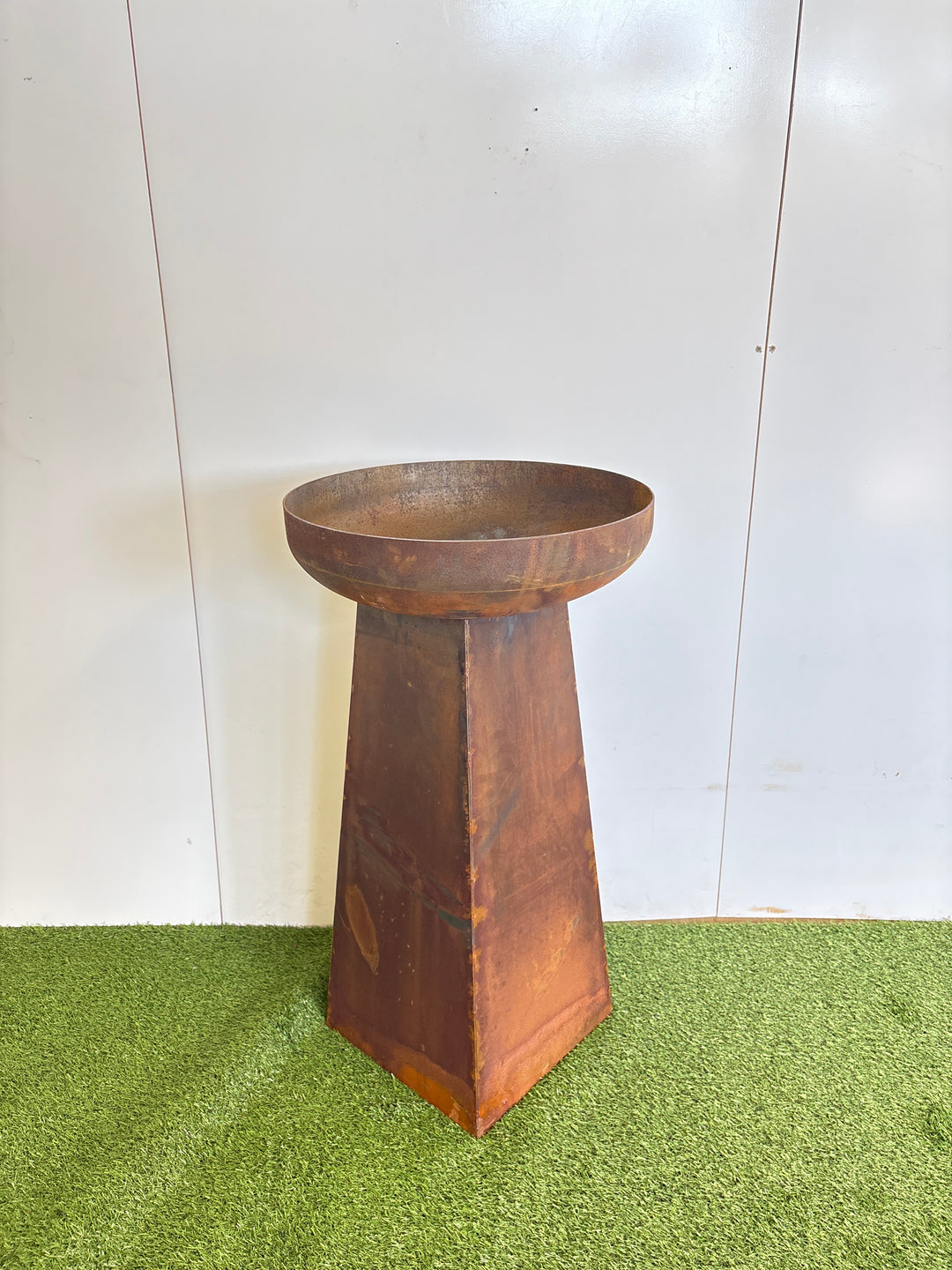 Contemporary Free Standing Bird Bath