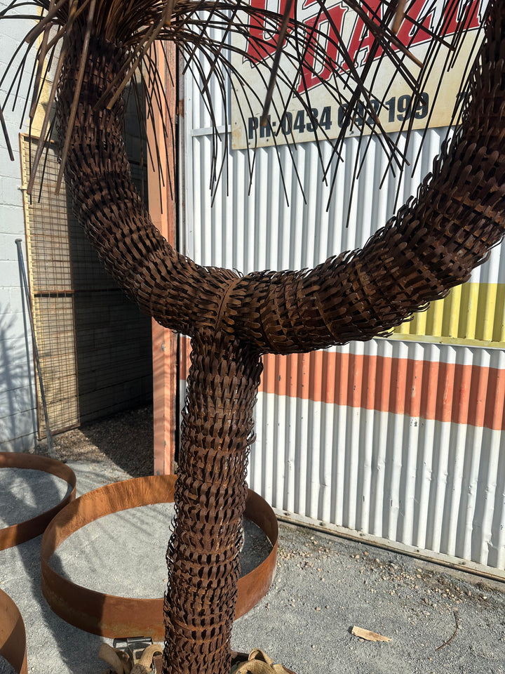 Outback Crown – Extra Large Metal Grass Tree Sculpture