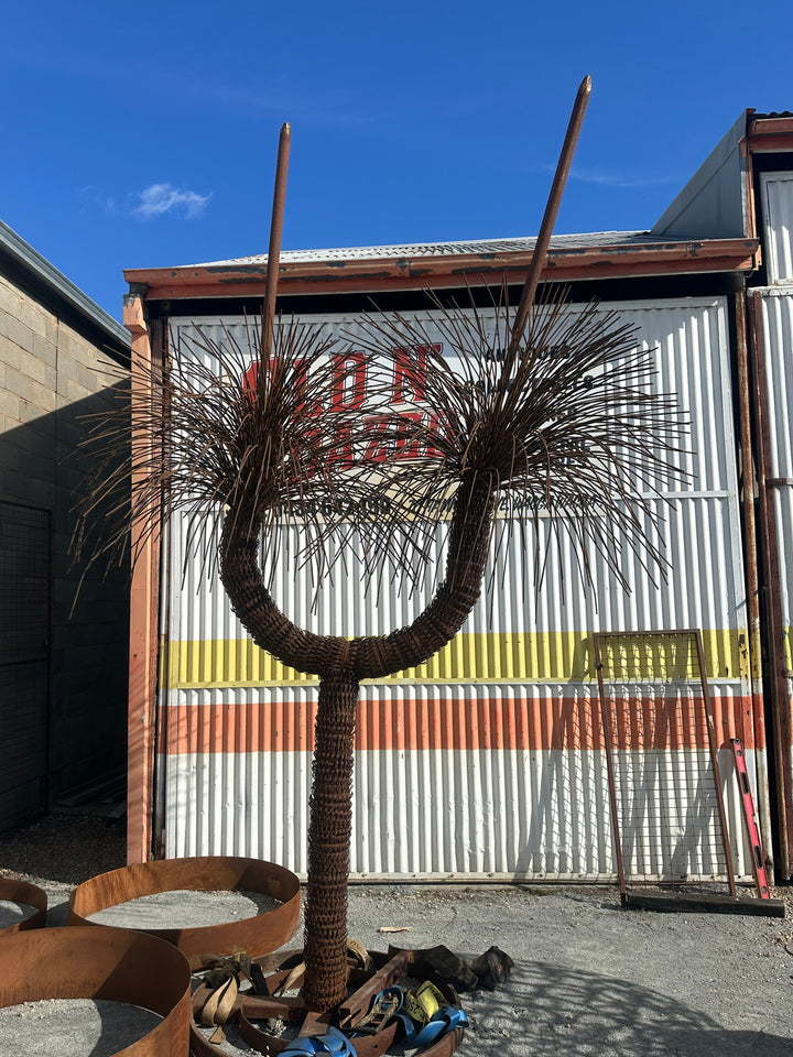 Outback Crown – Extra Large Metal Grass Tree Sculpture