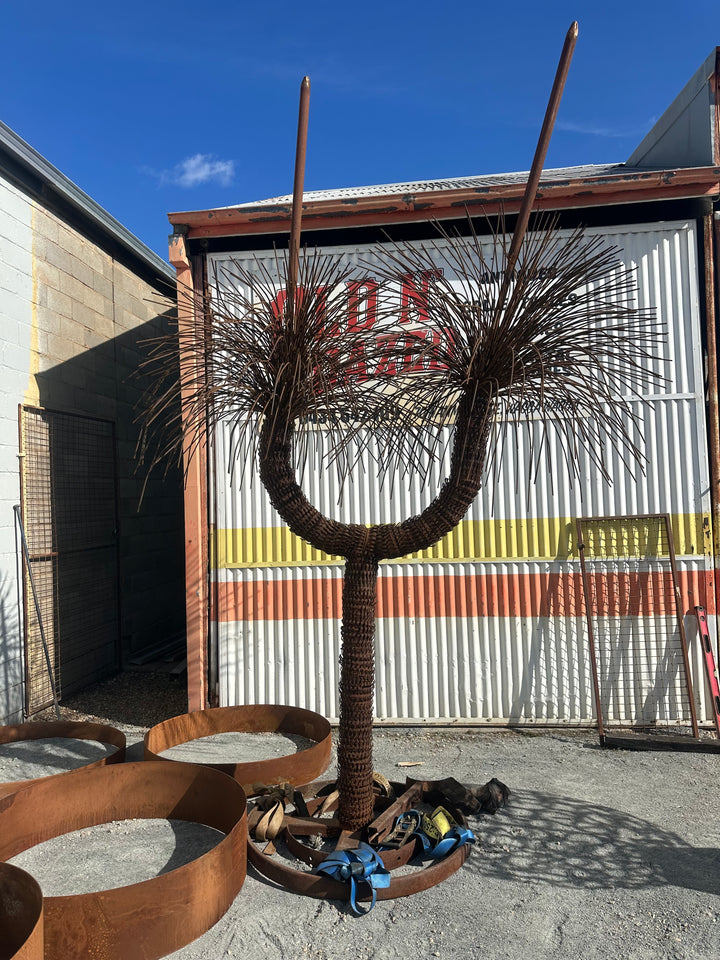 Outback Crown – Extra Large Metal Grass Tree Sculpture