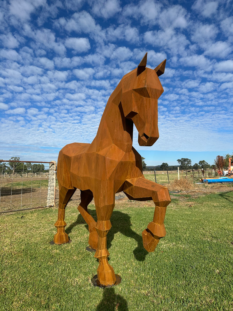 Low Poly Metal Horse Sculpture - Modern Geometric Garden Art & Outdoor Feature