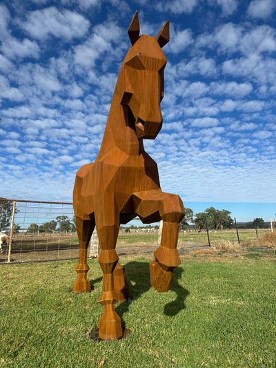 Low Poly Metal Horse Sculpture - Modern Geometric Garden Art & Outdoor Feature