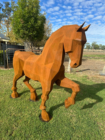 Low Poly Metal Horse Sculpture - Modern Geometric Garden Art & Outdoor Feature