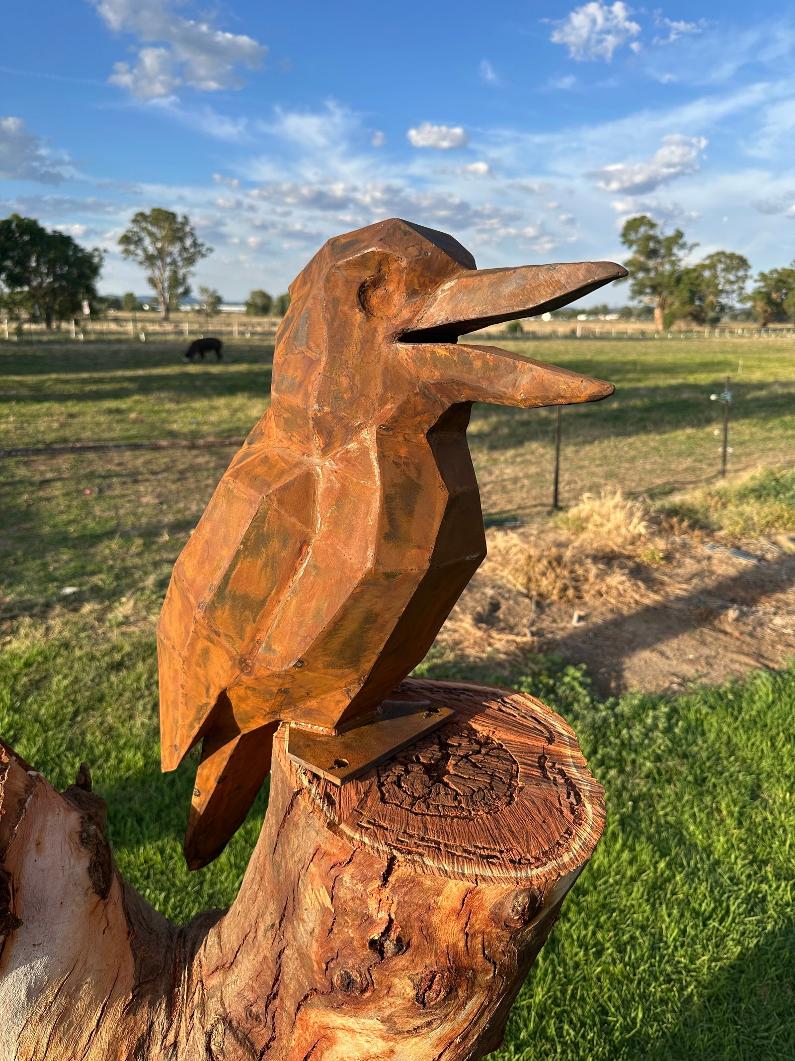 Low Poly Metal Kookaburra Sculpture – Modern Geometric Garden Art & Outdoor Feature-Old n Dazed