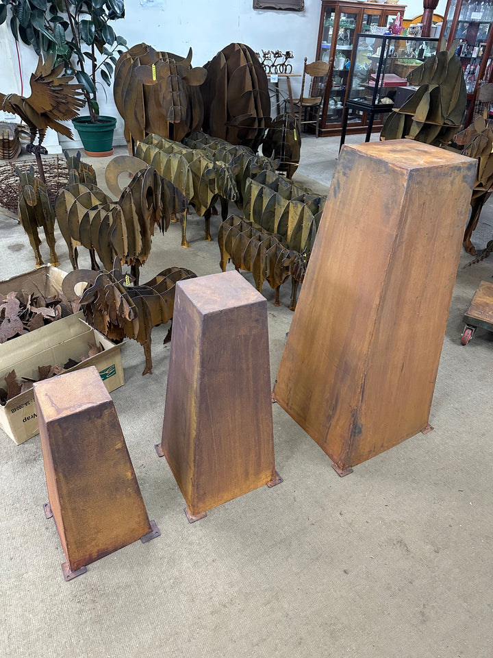 Metal Plinth Stand – Display Base for Garden Art, Plants and Artwork-Old n Dazed