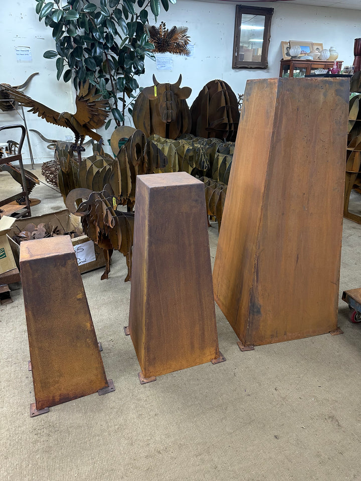 Metal Plinth Stand – Display Base for Garden Art, Plants and Artwork-Old n Dazed