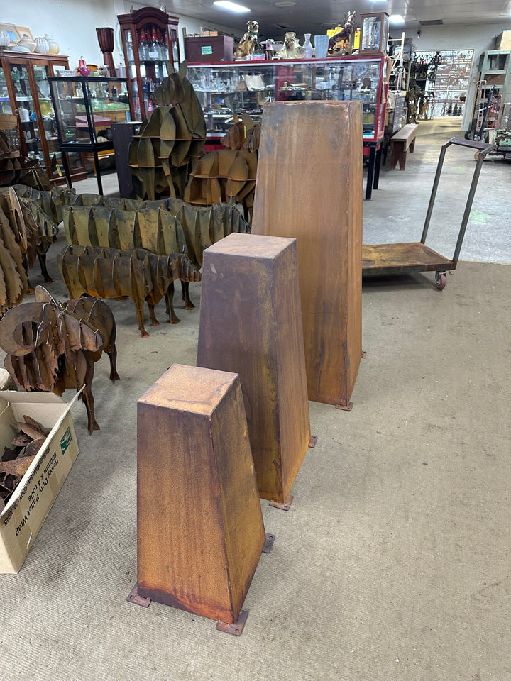 Metal Plinth Stand – Display Base for Garden Art, Plants and Artwork-Old n Dazed