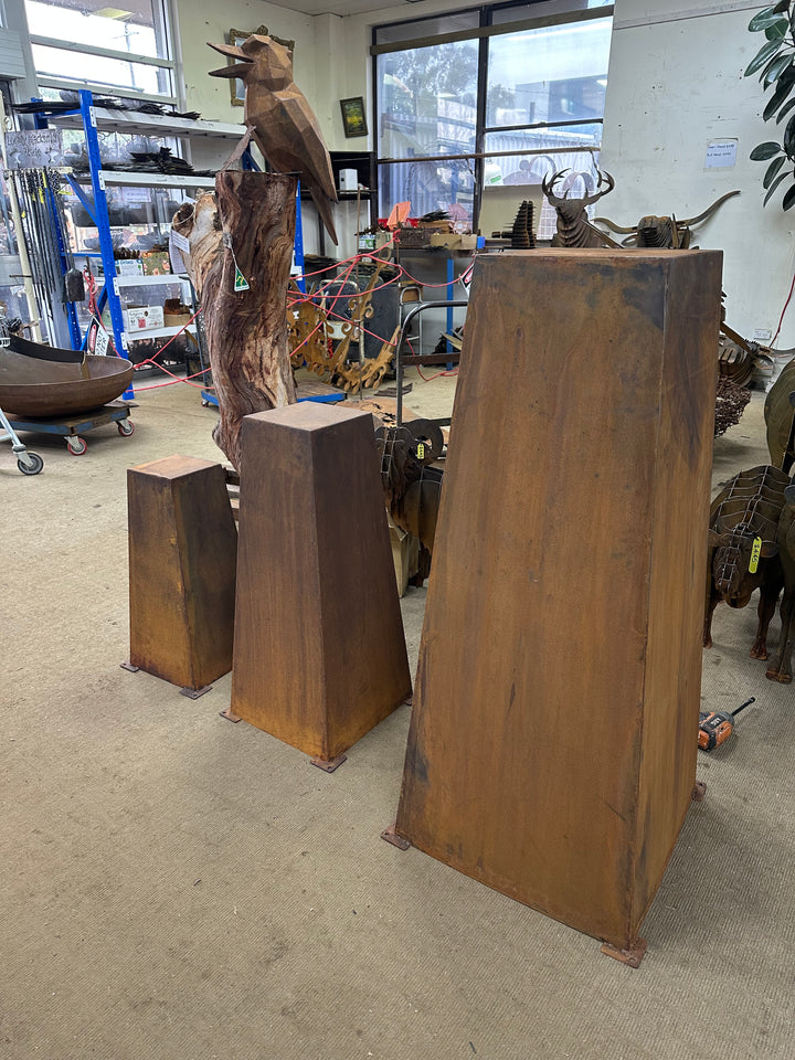 Metal Plinth Stand – Display Base for Garden Art, Plants and Artwork-Old n Dazed