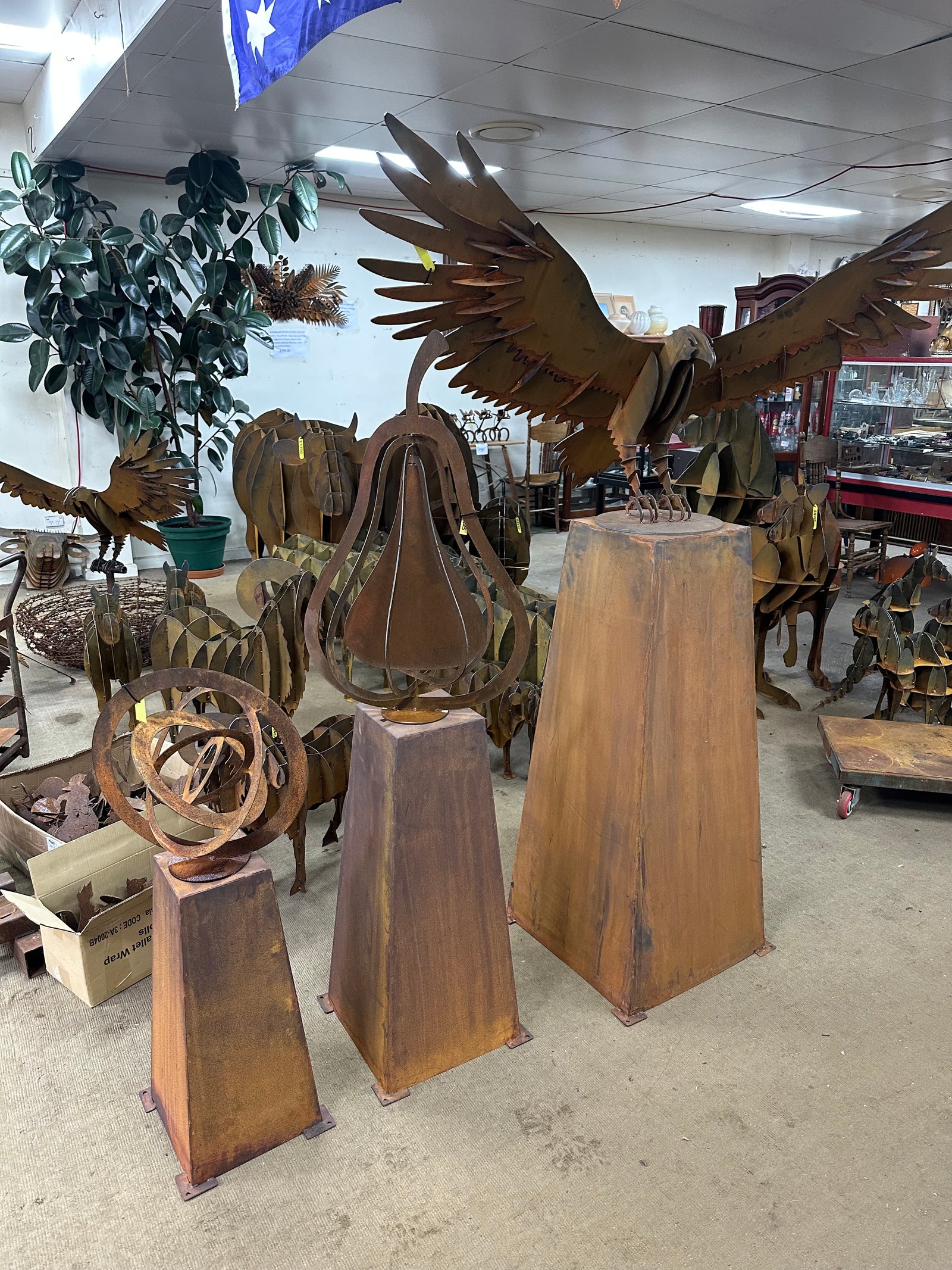 Metal Plinth Stand – Display Base for Garden Art, Plants and Artwork-Old n Dazed