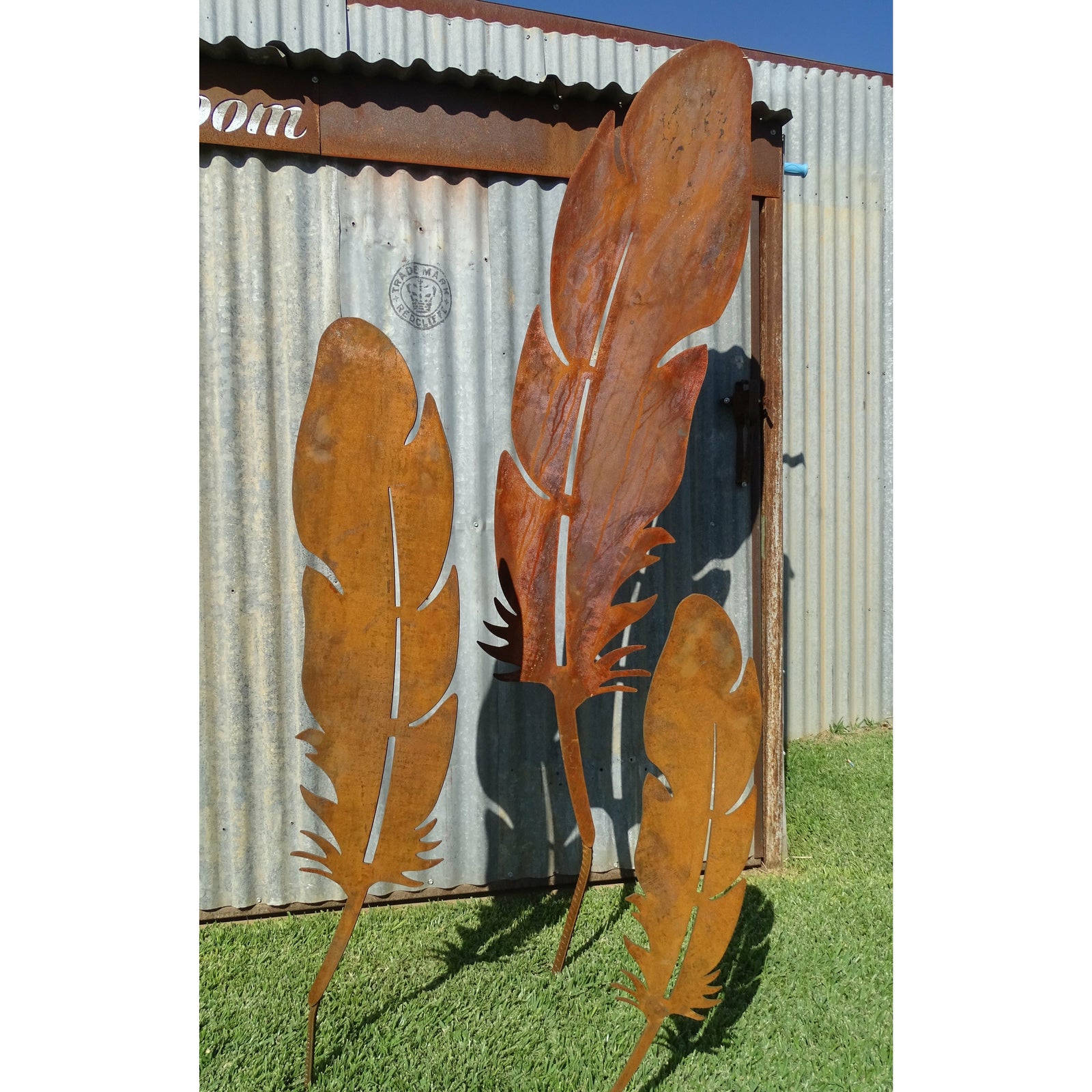 Feathers Metal Garden Art-Old n Dazed