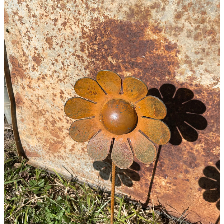 Flower Garden Spike small Daisy Metal Garden Art-Old n Dazed