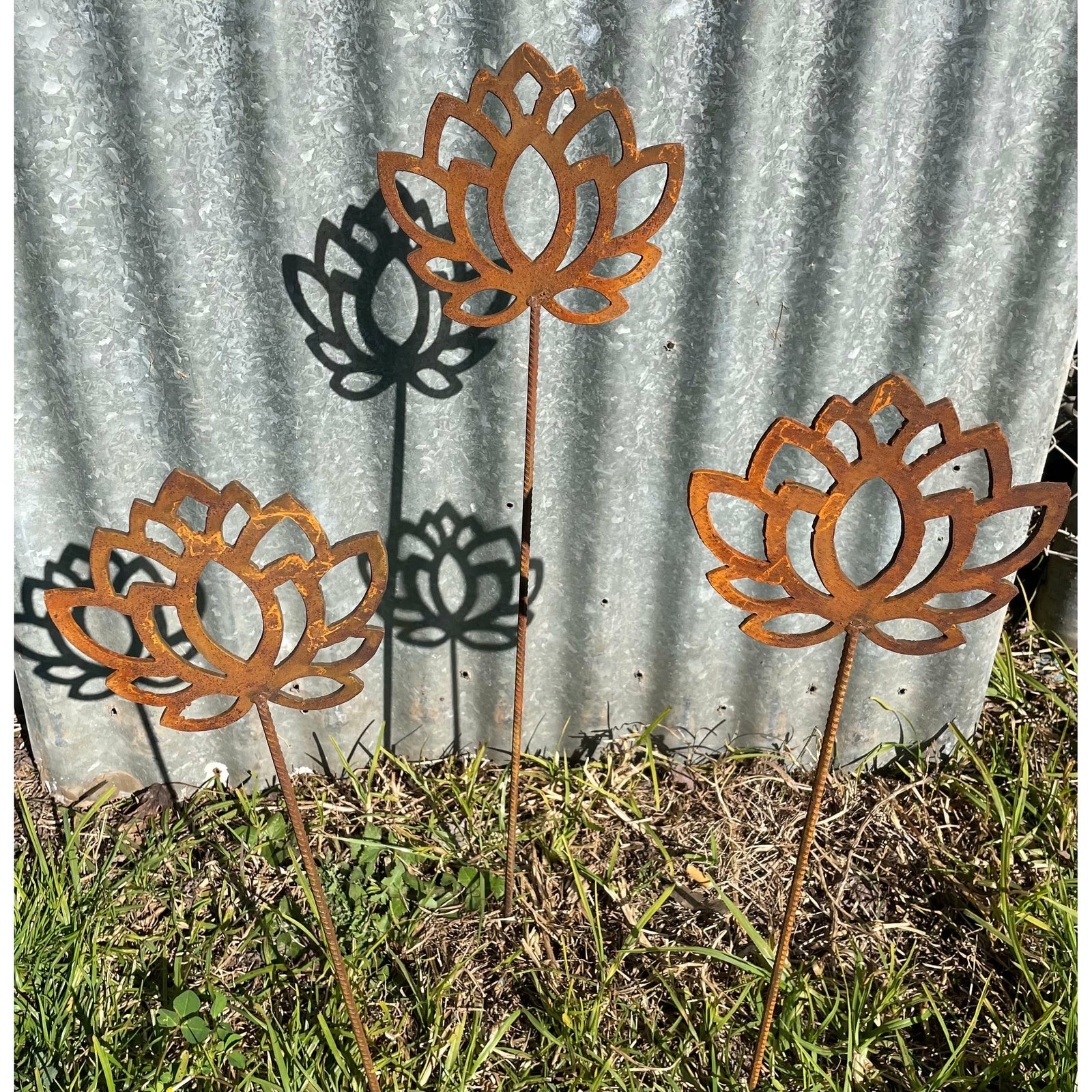 Lotus flower metal garden spike small-Old n Dazed